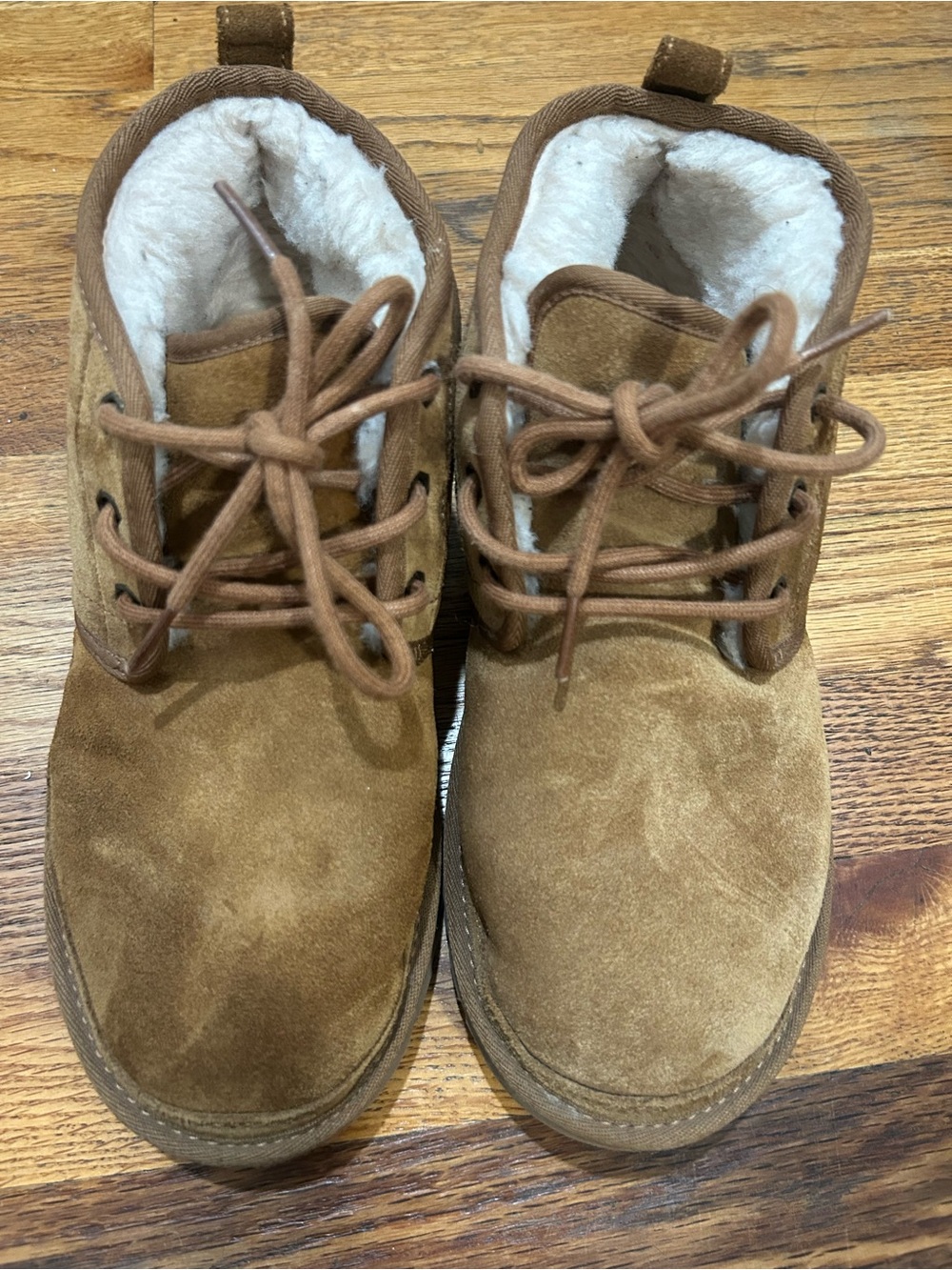 UGG Neumel Women's Size 8 Chestnut Suede Lace-Up Boots with White Plush Lining.